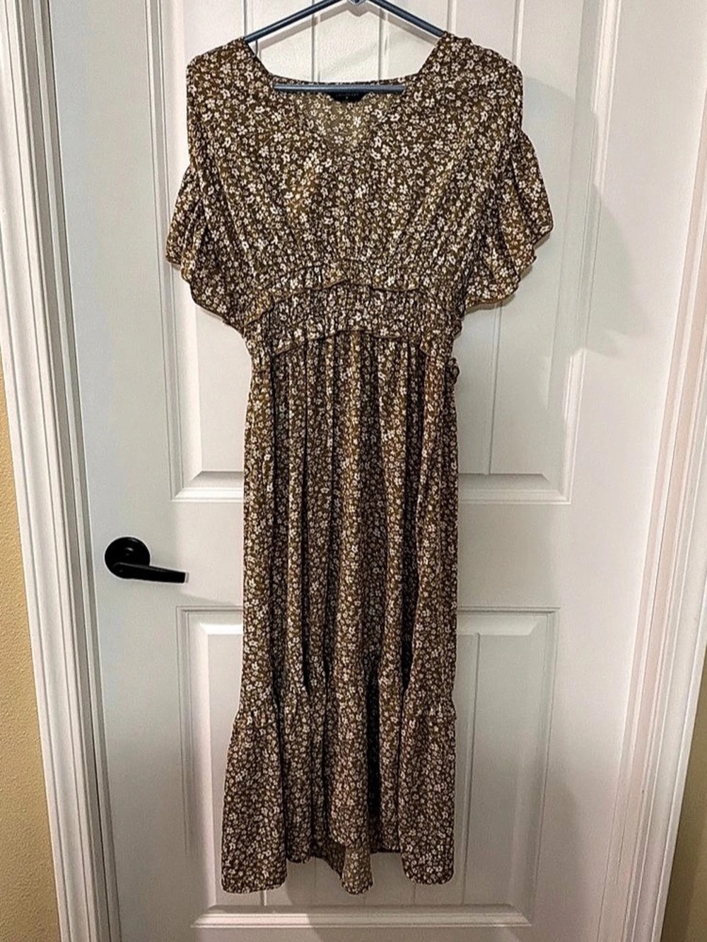 Escalier Floral Midi Dress in Brown & White Size Medium Like New